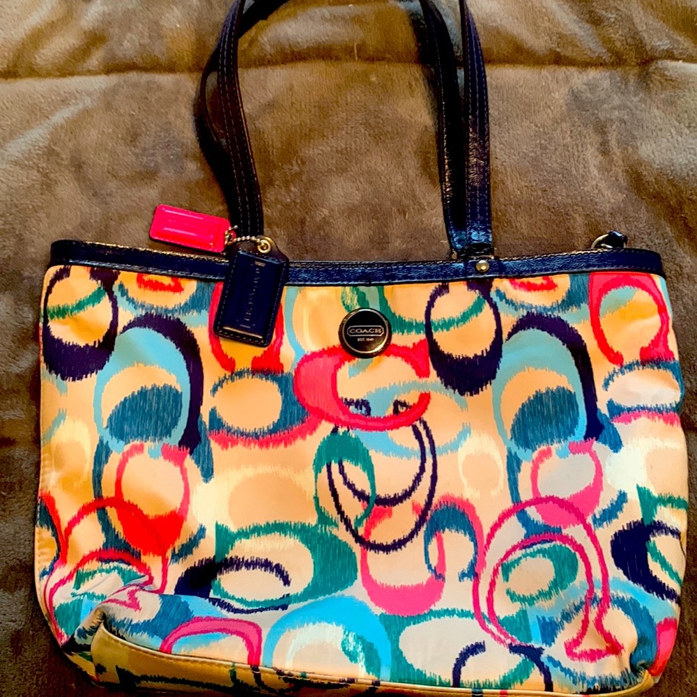 Coach purse great deal and great purse !!